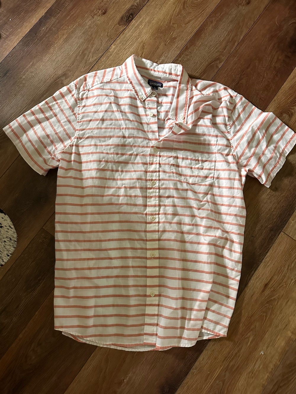 Mens Patagonia Organic Cotton short sleeve shirt size Large- never worn